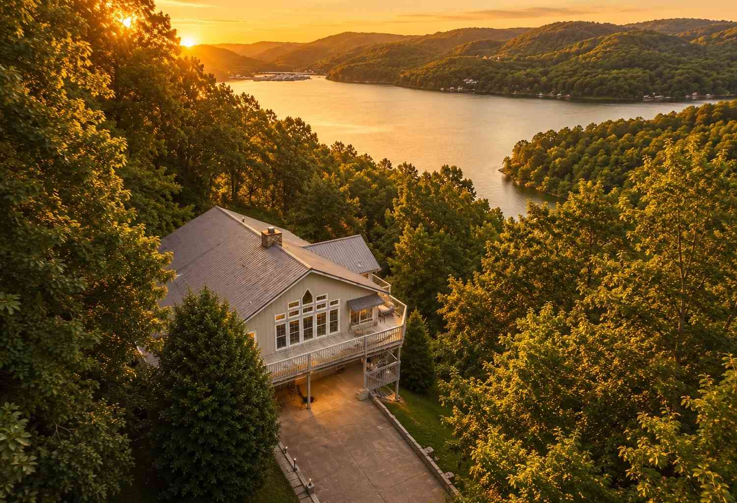 Homes For Sale - 1038 Lakeside Dr<br/> Smithville, TN 37166