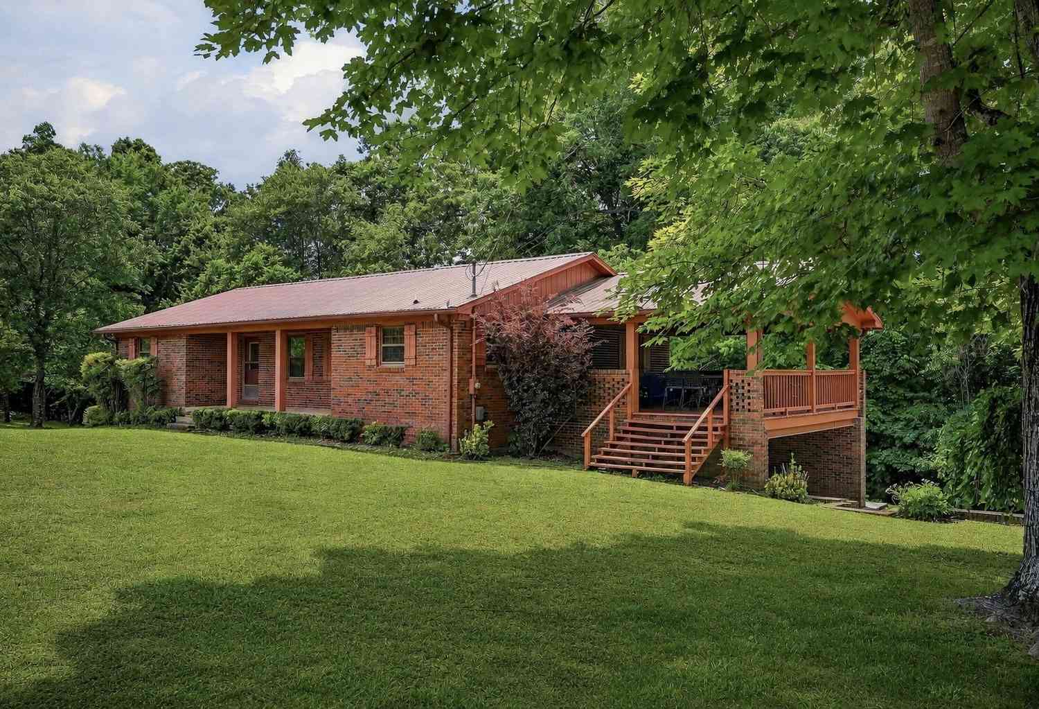 Homes For Sale - 5642 Pates Ford Rd<br/> Smithville, TN 37166