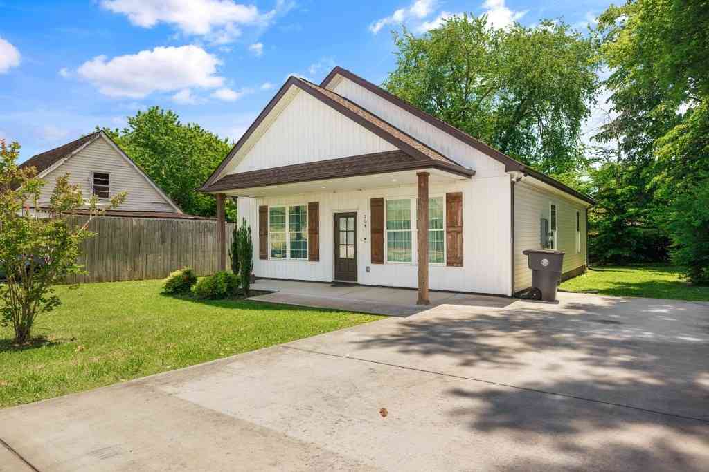 Homes For Sale - 204 Mountain St<br/> McMinnville, TN 37110