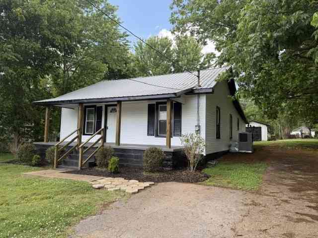 Homes For Sale - 214 Myers St<br/> Cowan, TN 37318