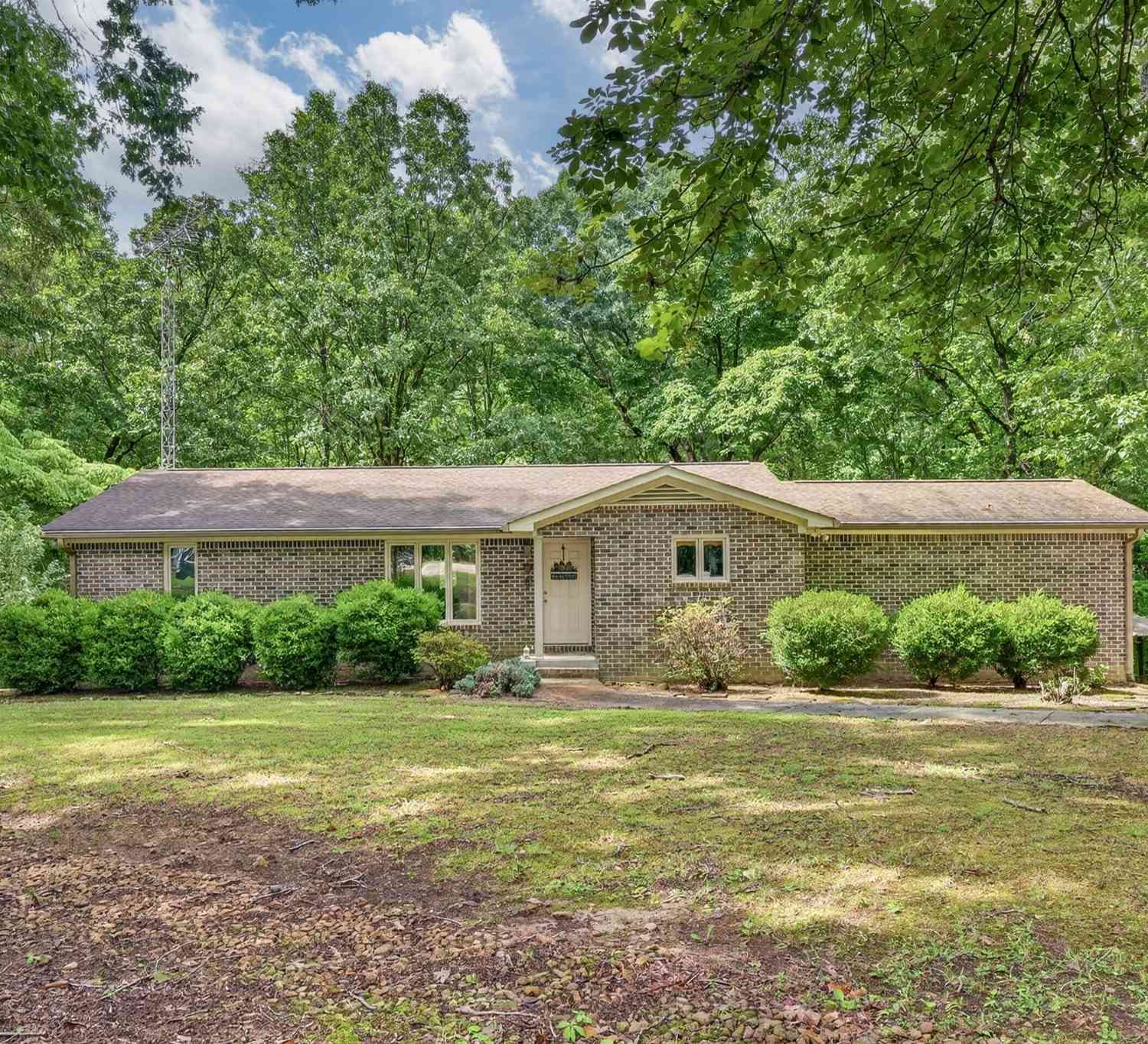 Homes For Sale - 90 Owl Hollow Ln<br/> Winchester, TN 37398
