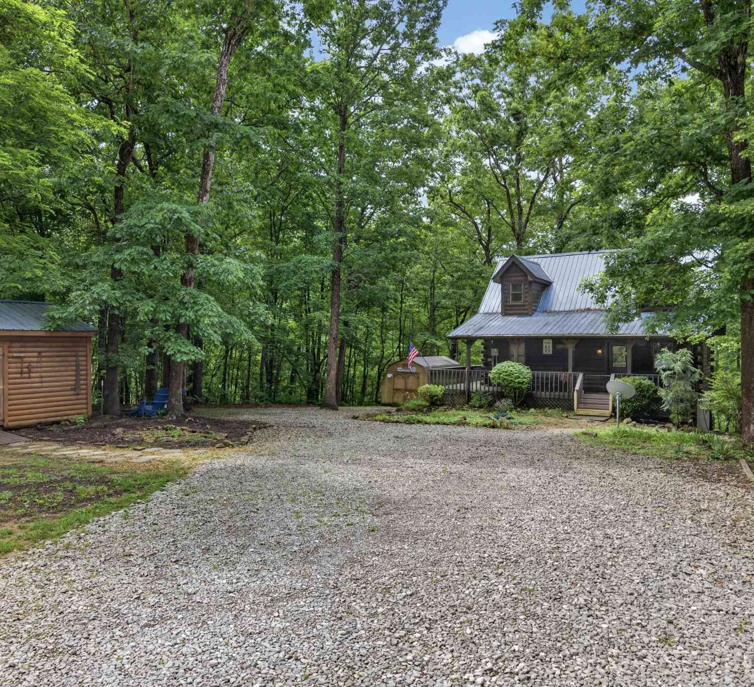Homes For Sale - 55214 Maynard Ridge Ln<br/> Crawford, TN 38554