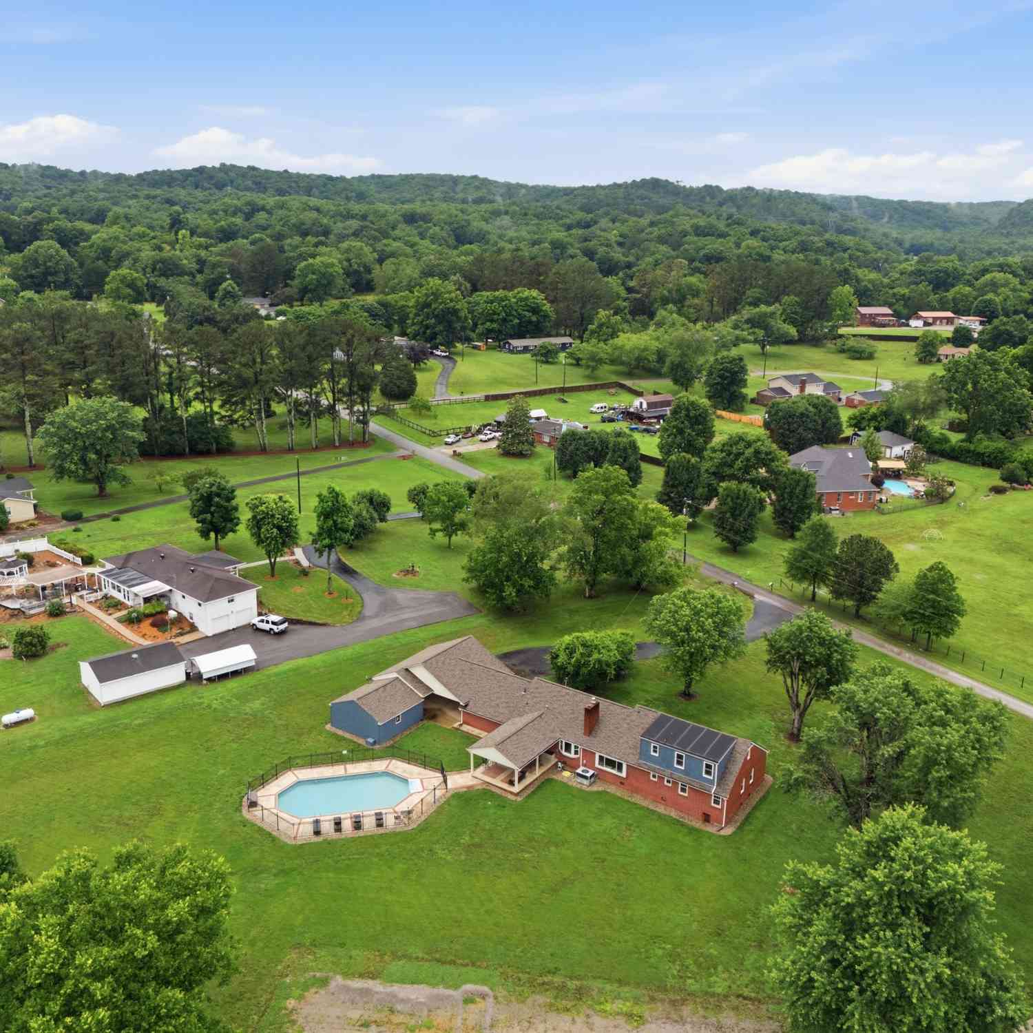 Homes For Sale - 1108 Lakeview Dr<br/> Ashland City, TN 37015