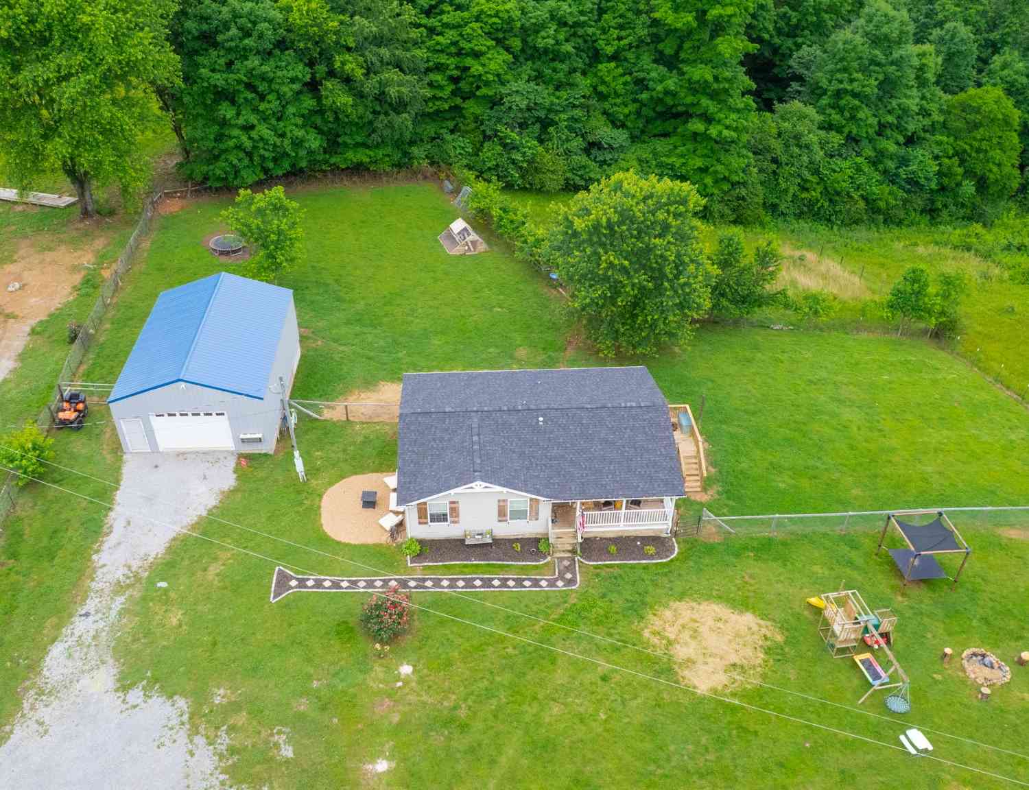 Mobile Home For Sale - 133 Cleveland Rd<br/> Bedford County County, Wartrace, TN 37183