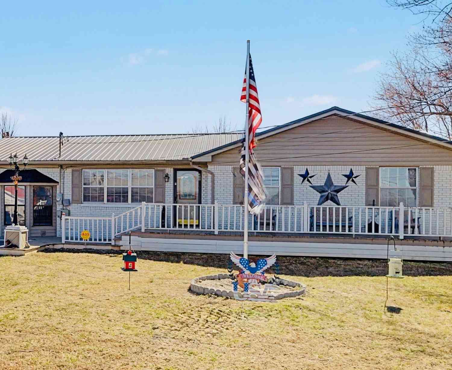 Homes For Sale - 107 Bermuda Dr<br/> McMinnville, TN 37110
