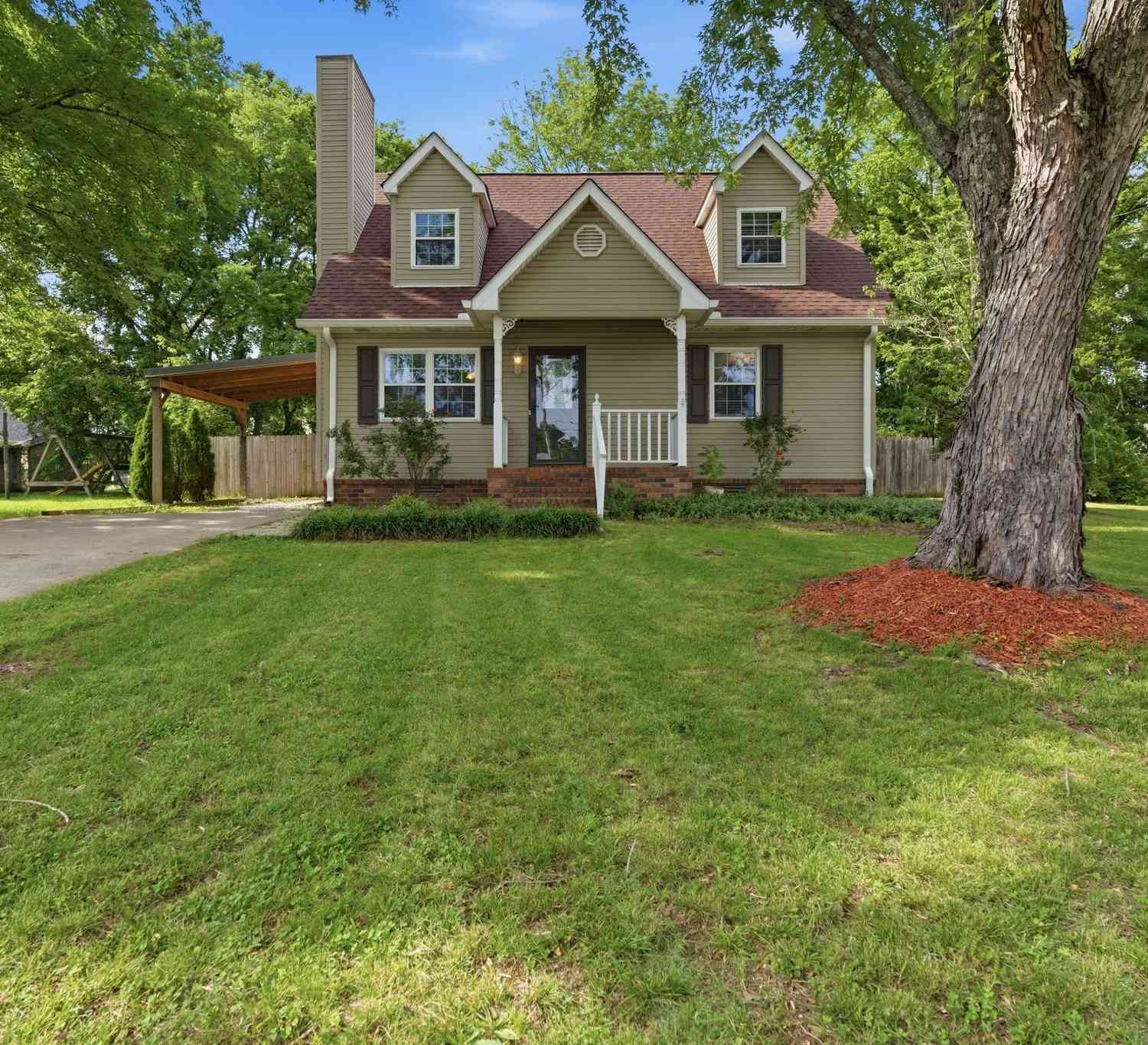 Homes For Sale - 240 E Morris Dr<br/> Sumner County County, Gallatin, TN 37066