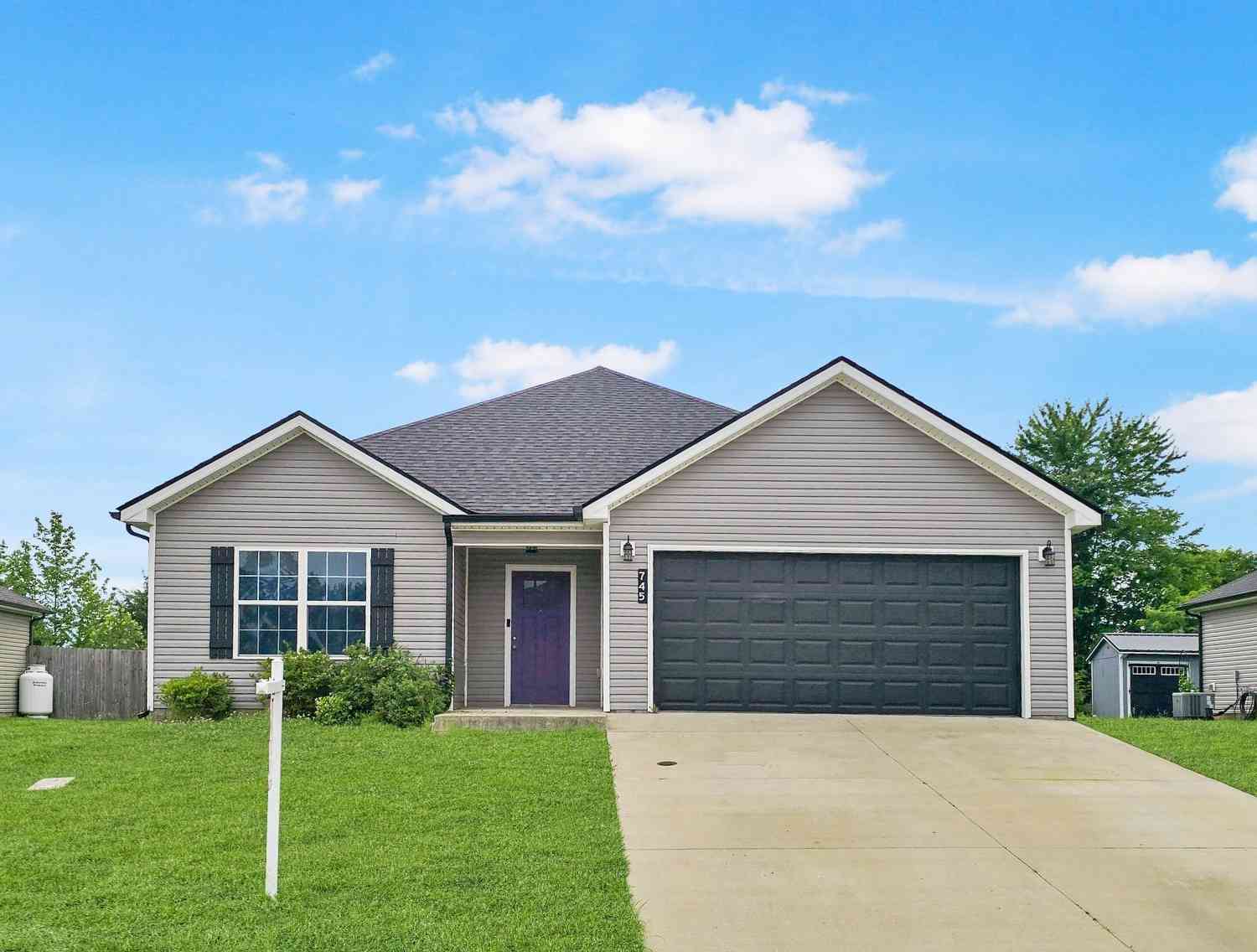 Homes For Sale - 745 Tidwell Dr<br/> Clarksville, TN 37042