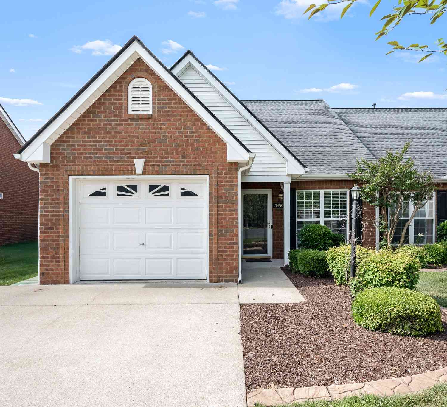 Townhouse For Sale - 348 Golfview Ct<br/> Murfreesboro, TN 37127