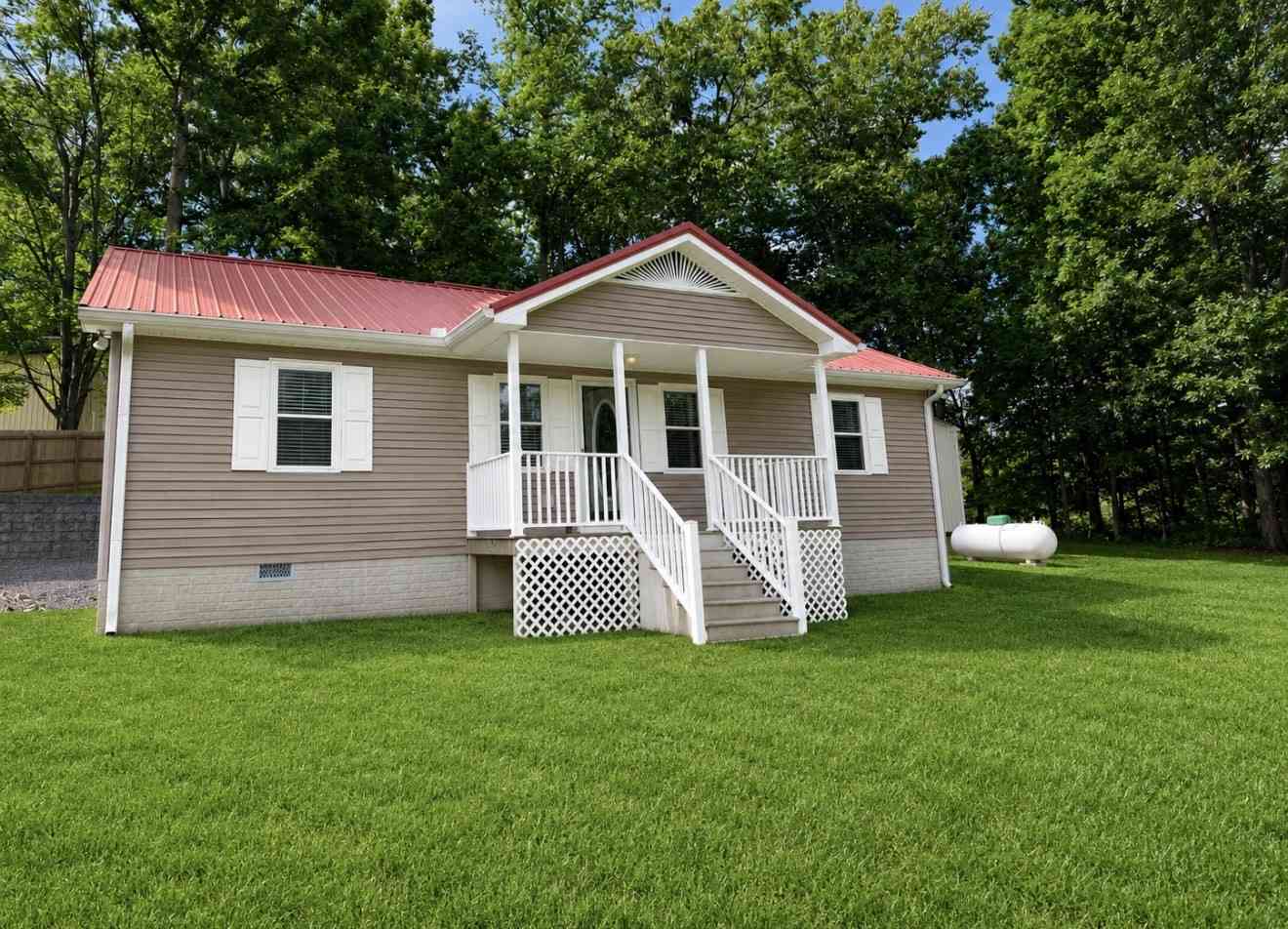 Homes For Sale - 153 Henry Harris Rd<br/> Sumner County County, Westmoreland, TN 37186