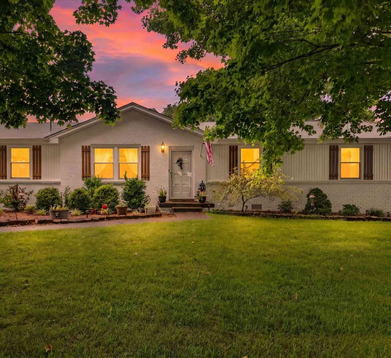 Homes For Sale - 1814 Old Trenton Rd<br/> Montgomery County County, Clarksville, TN 37040