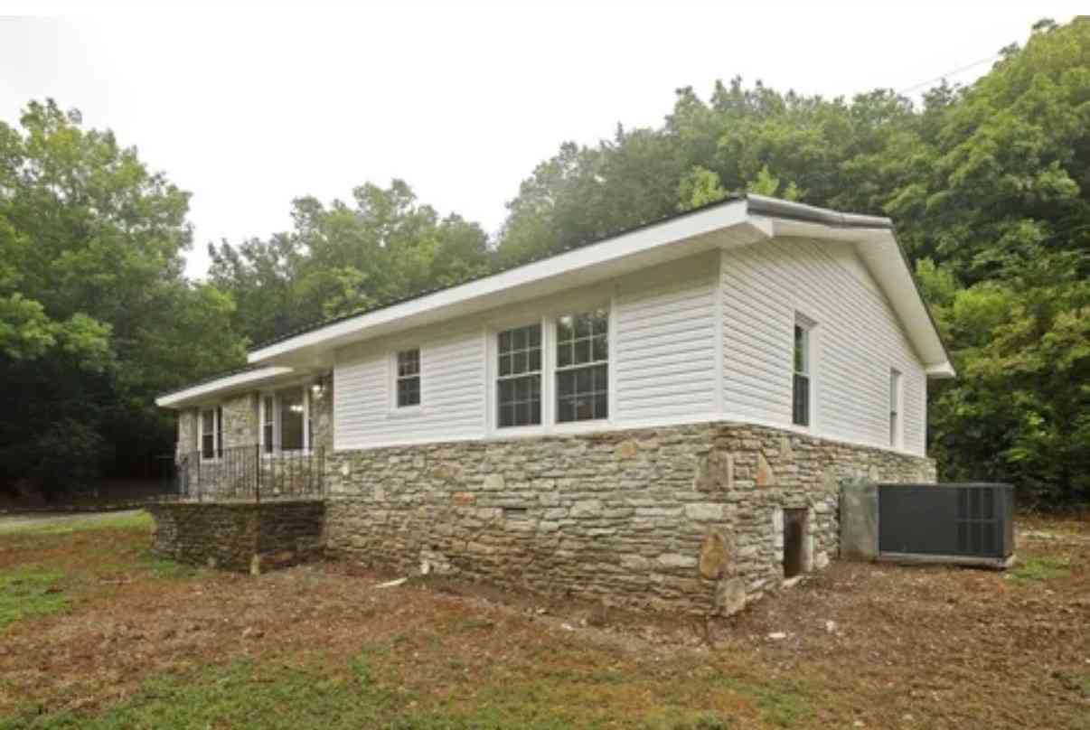 Homes For Sale - 253 Shelbyville Hwy<br/> Fayetteville, TN 37334
