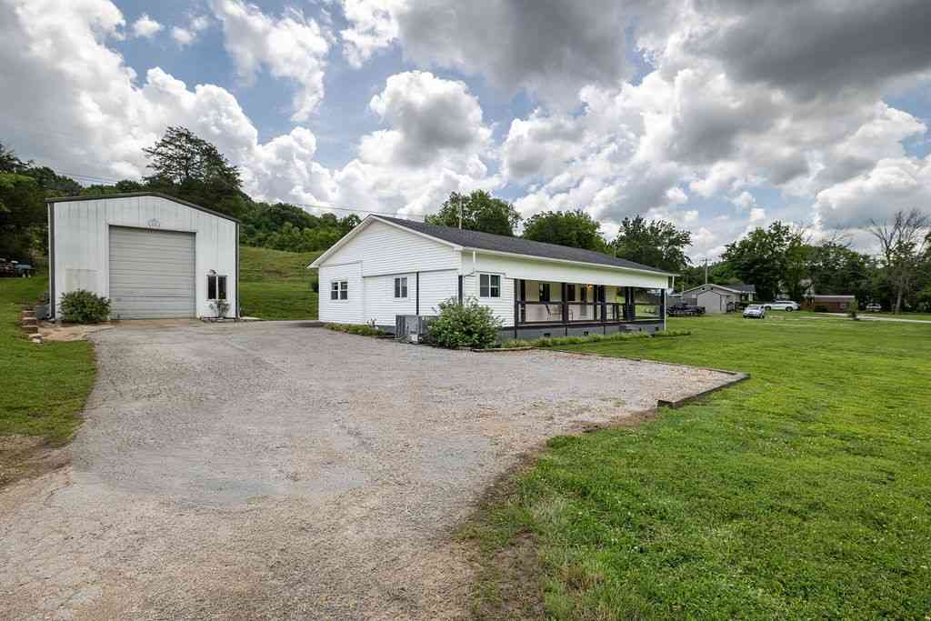 Mobile Home For Sale - 5492 Columbia Hwy<br/> Giles County County, Pulaski, TN 38478