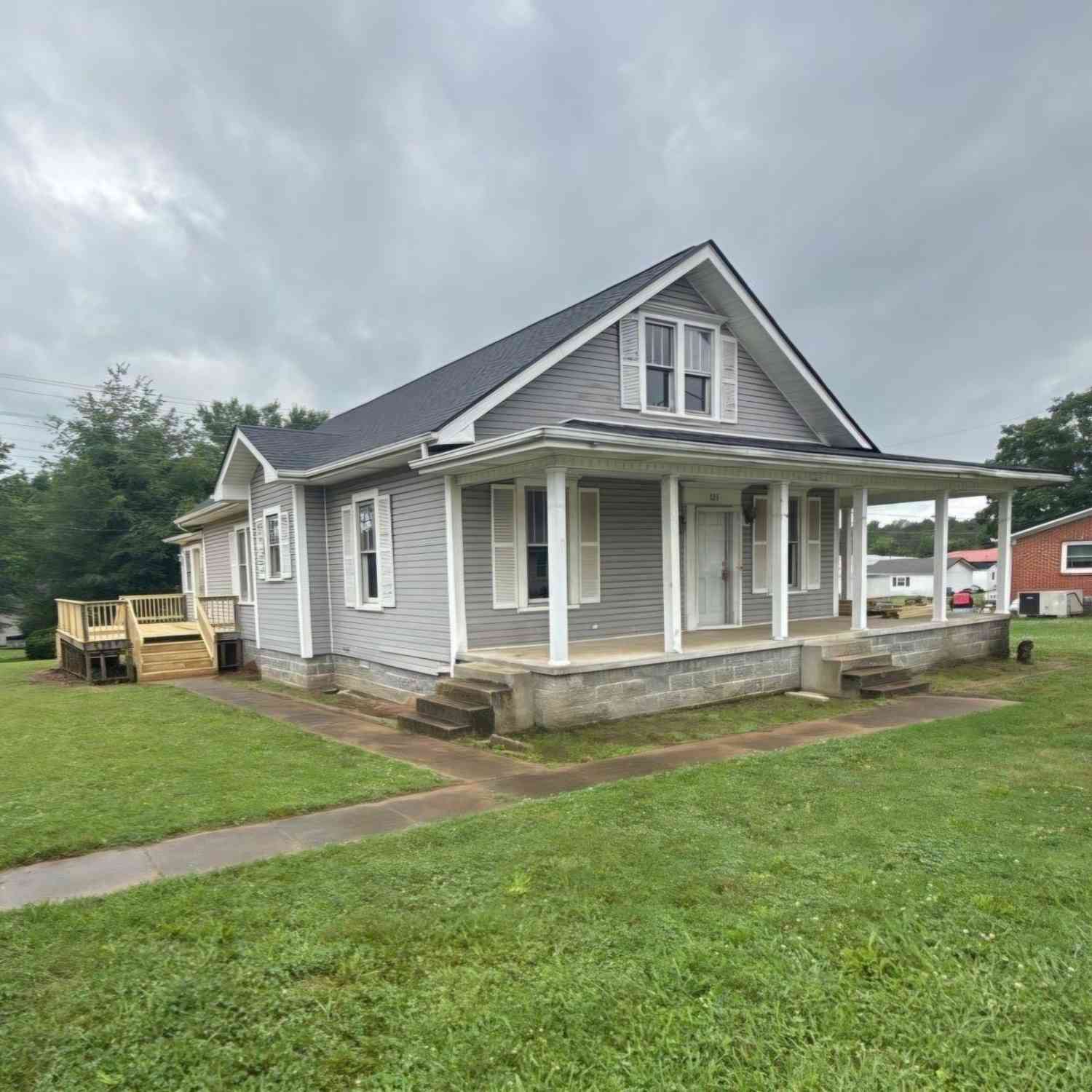 Homes For Sale - 323 Kennedy St<br/> Lawrence County County, Lawrenceburg, TN 38464
