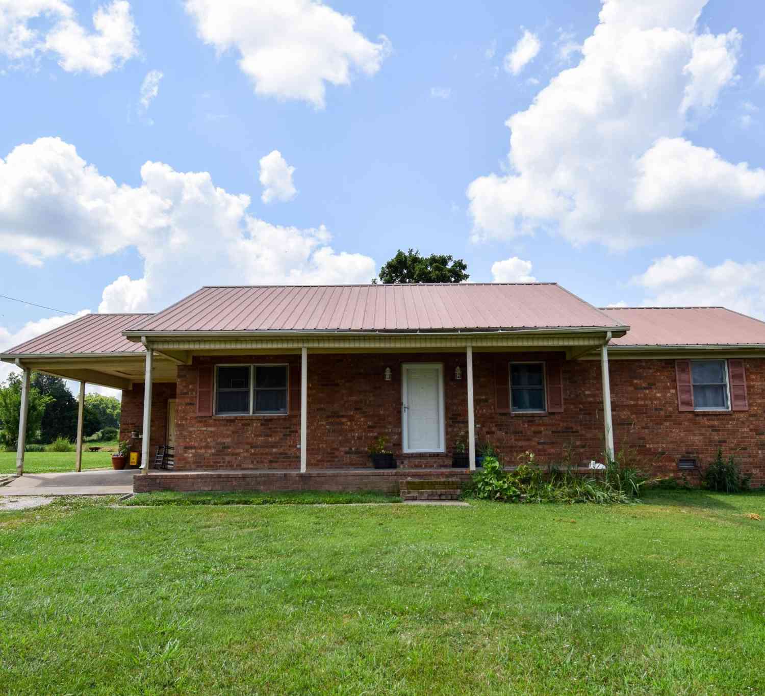 Homes For Sale - 135 Old Hwy 52w<br/> Sumner County County, Portland, TN 37148