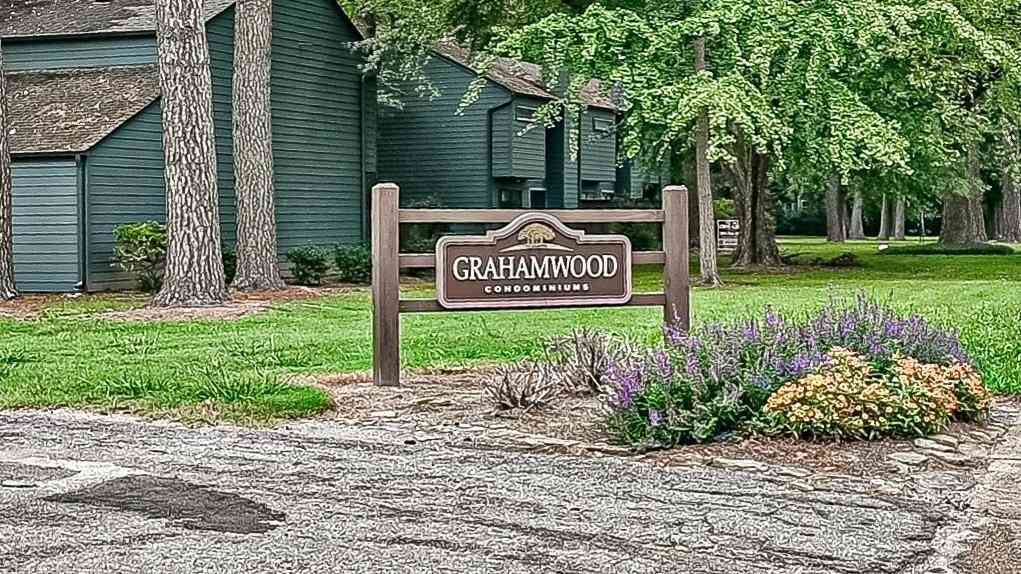 Townhouse For Sale - 3981 Grahamdale Cir #3981B<br/> Memphis, TN 38122