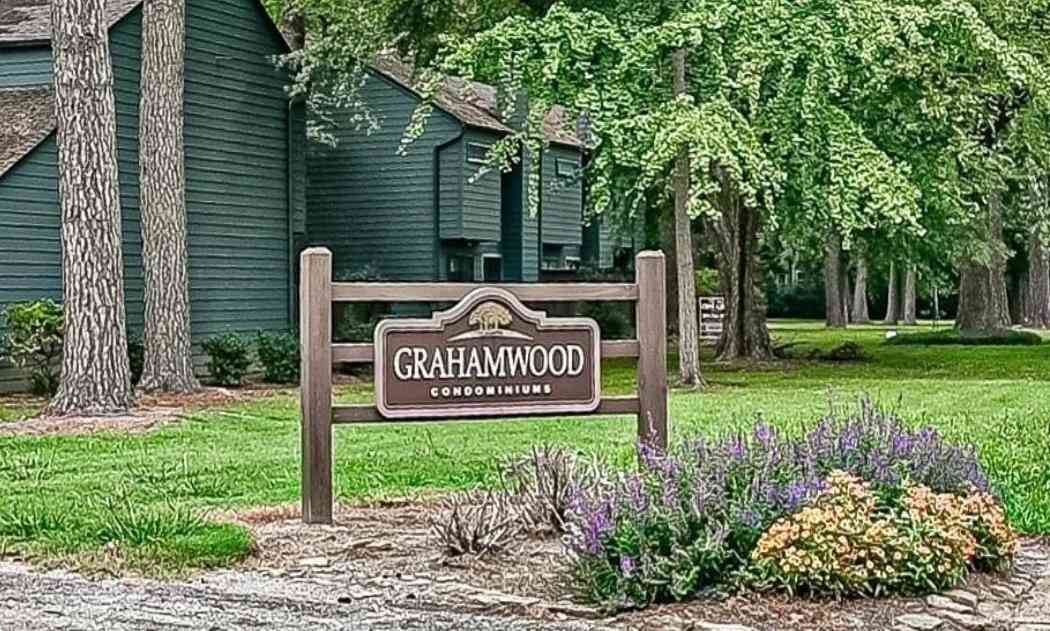 Townhouse For Sale - 3989 Grahamdale Cir #3989A<br/> Memphis, TN 38122