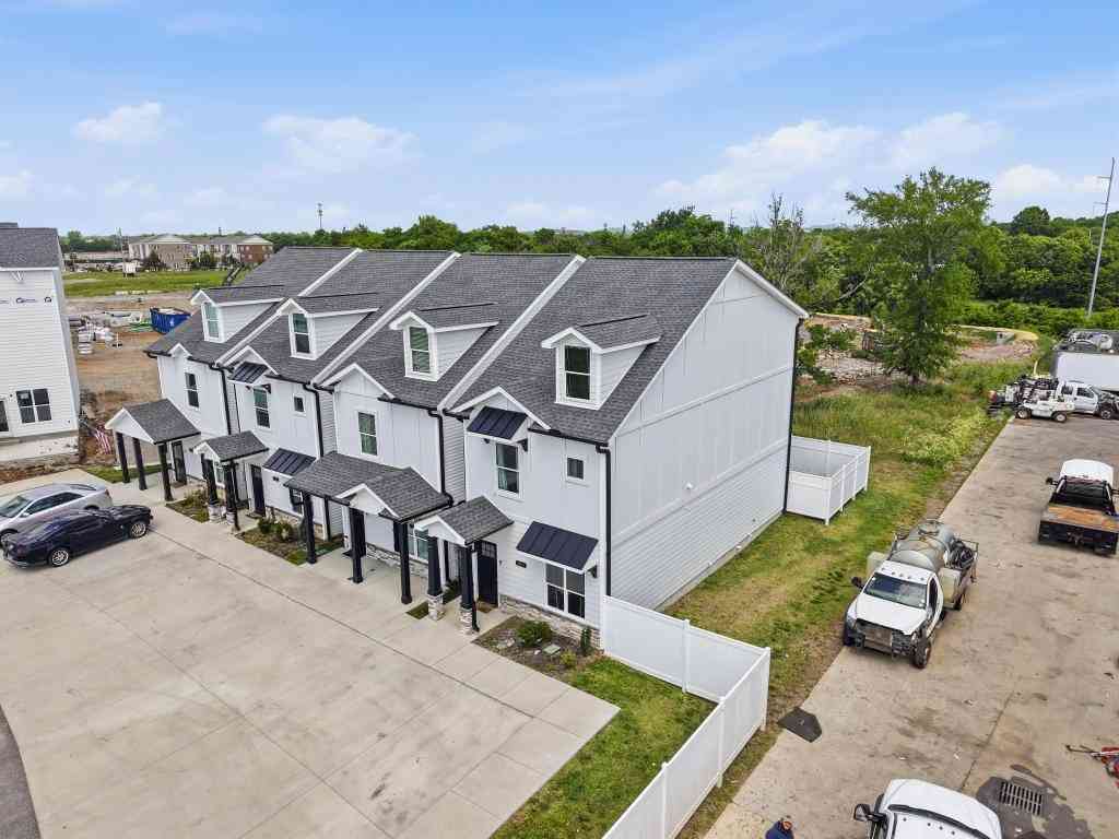 Townhouse For Sale - 100 Carlton Ave #1<br/> Wilson County County, Lebanon, TN 37090