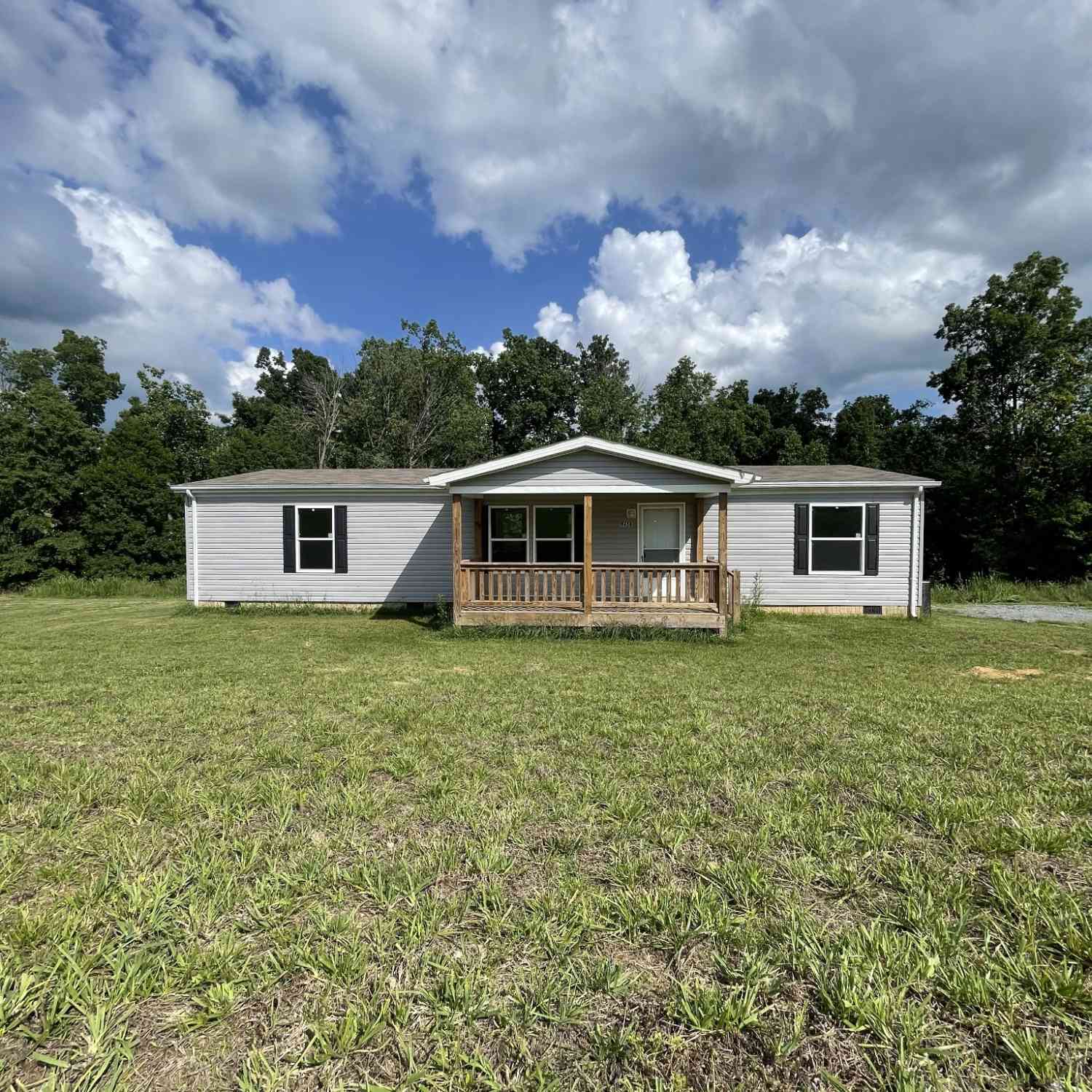 Mobile Home For Sale - 9494 Sunrise Rd<br/> Red Boiling Springs, TN 37150