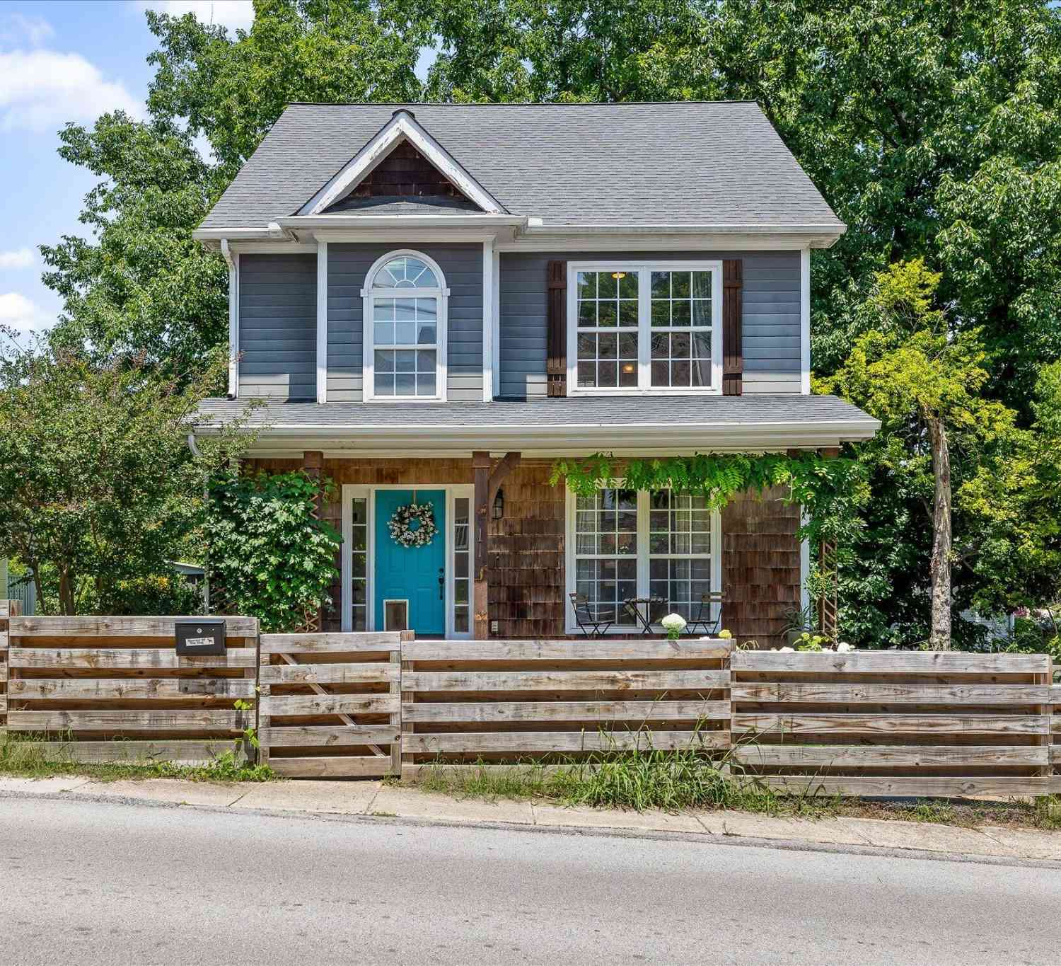 Homes For Sale - 811 Forest Avenue<br/> Hamilton County County, Chattanooga, TN 37405