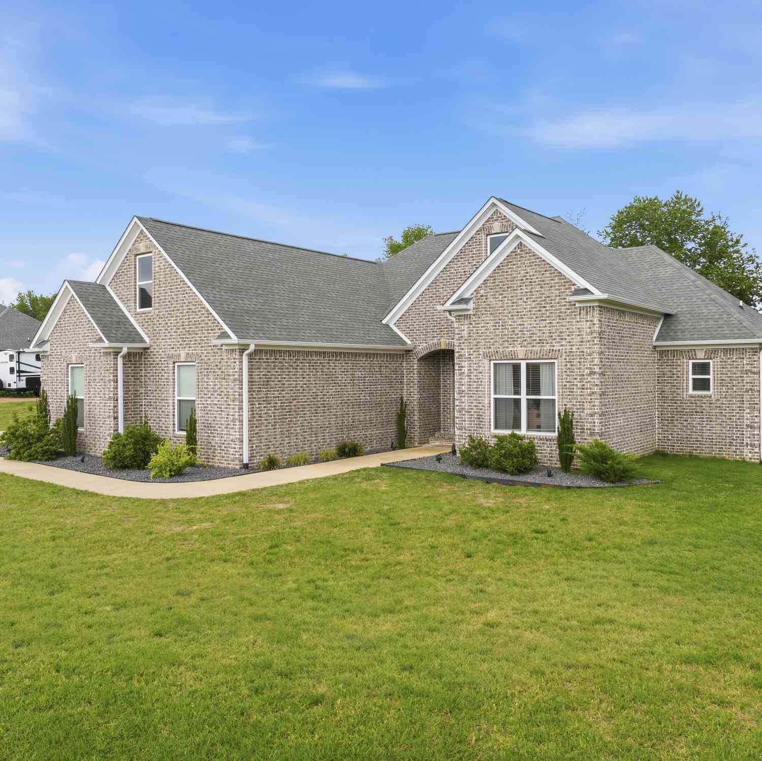 Homes For Sale - 460 Connor Ln<br/> Lexington, TN 38351