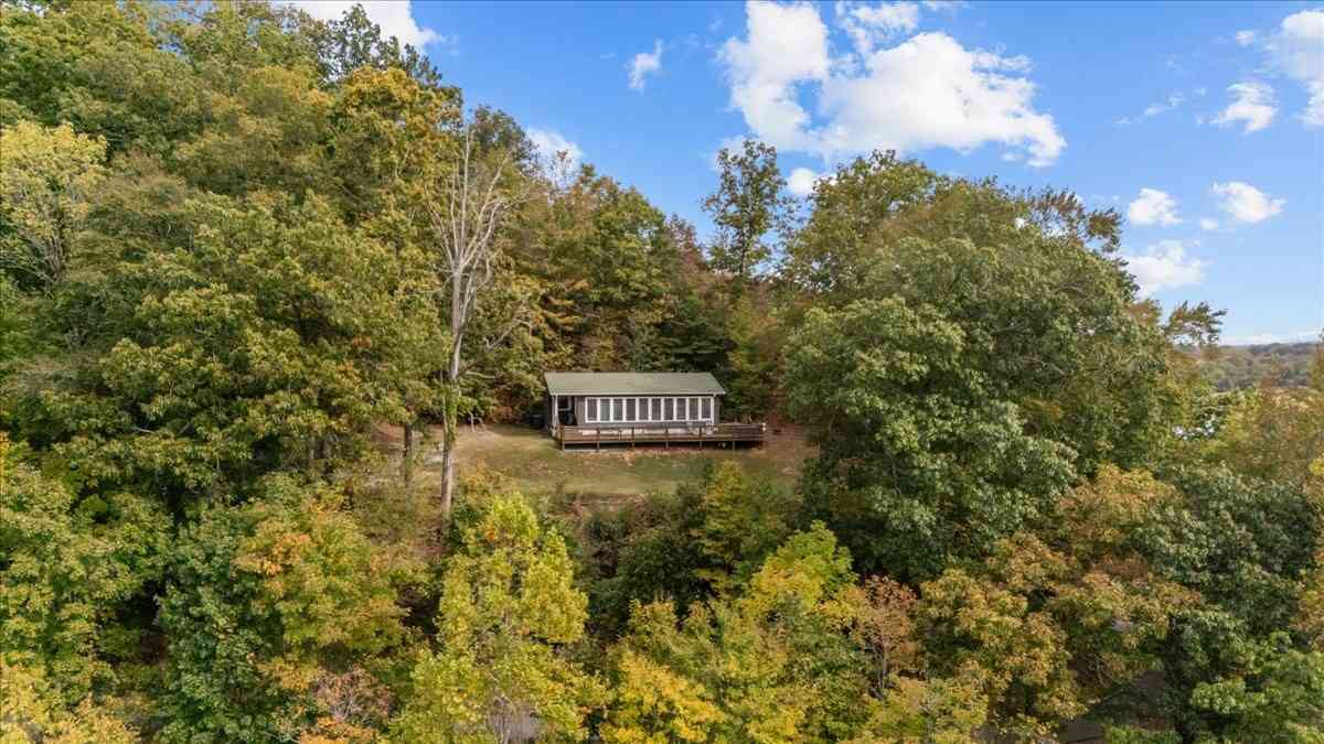 Homes For Sale - 38 Lakeland Rd<br/> Waverly, TN 37185