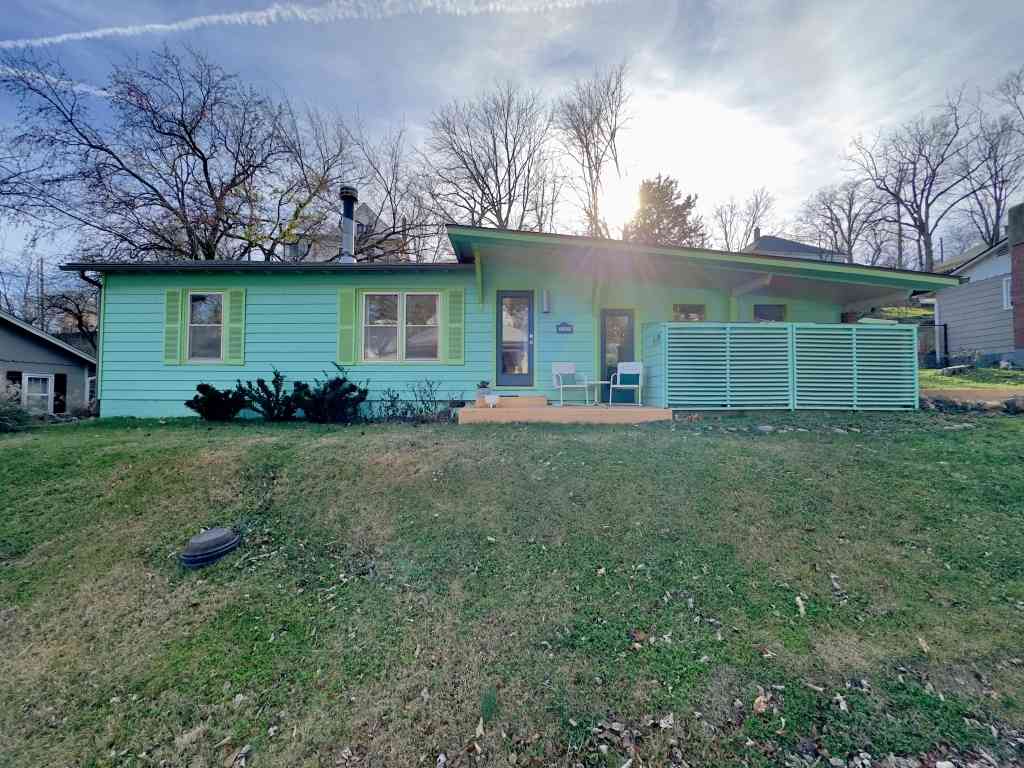 Homes For Sale - 40 Owen St<br/> Eureka Springs, AR 72632