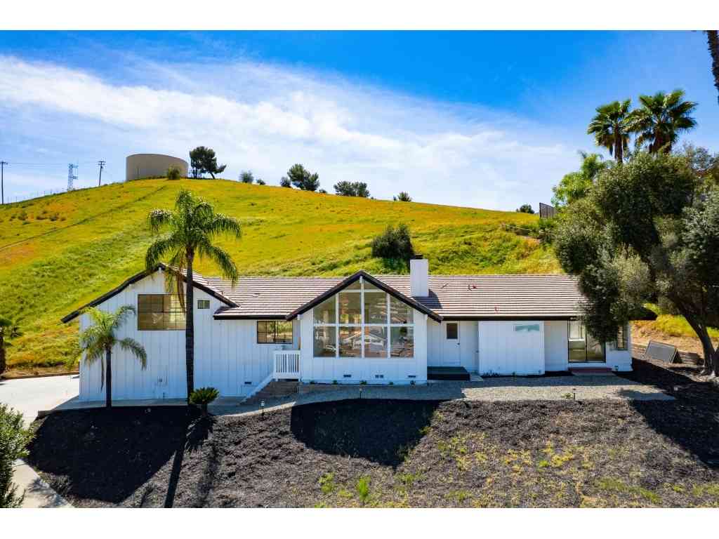 Homes For Sale - 22951 Lassen Dr<br/> Canyon Lake, CA 92587