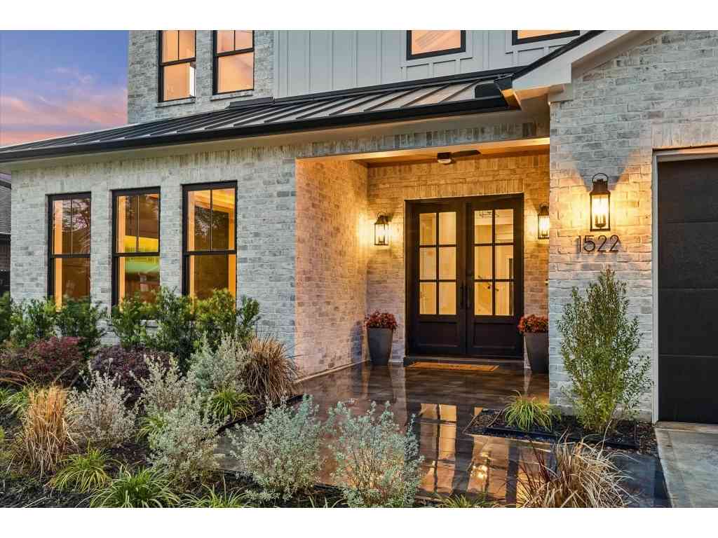 Homes For Sale - 1522 Thornton Rd<br/> Houston, TX 77018