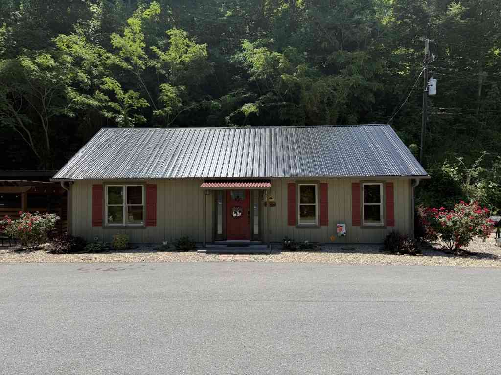 Homes For Sale - 840 Sleepy Hollow Rd<br/> Gatlinburg, TN 37738