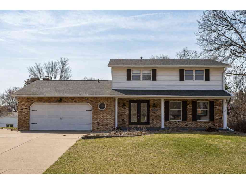 Homes For Sale - 2039 E 46th St<br/> Davenport, IA 52807