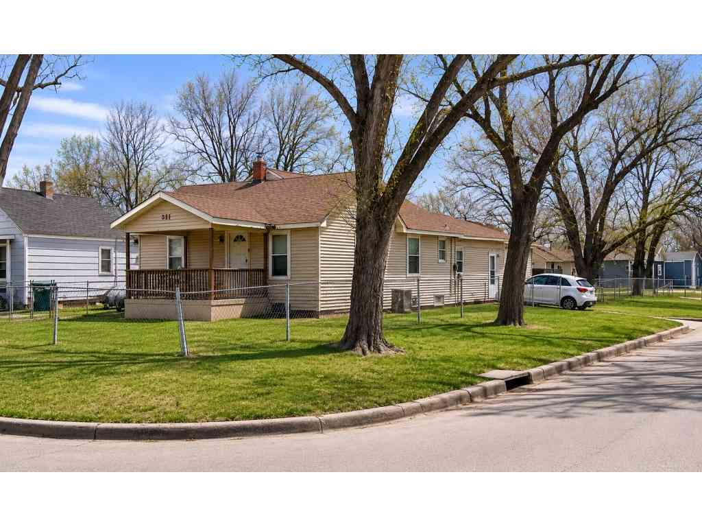 Homes For Sale - 1301 S Vine St<br/> Wichita, KS 67213