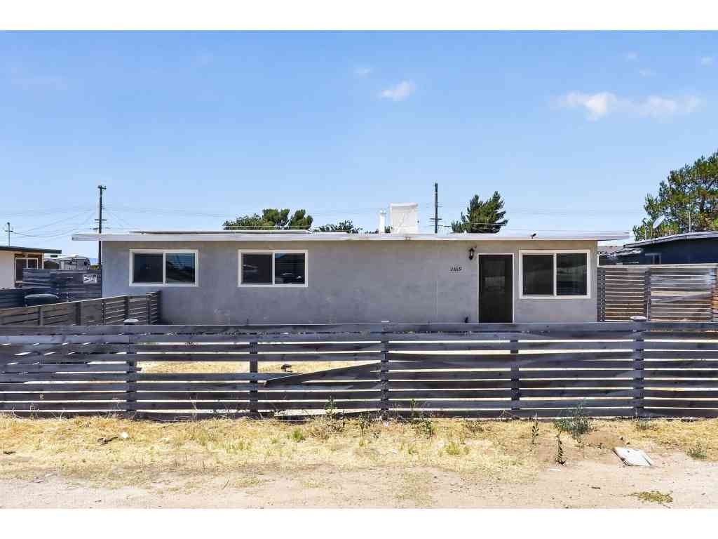 Homes For Sale - 2869 Laurel St<br/> Rosamond, CA 93560