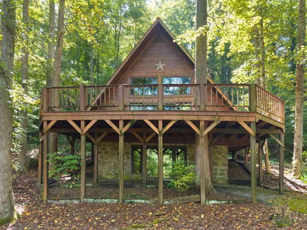 Homes For Sale - 141 Lick Fork Rd<br/> Middlesboro, KY 40965