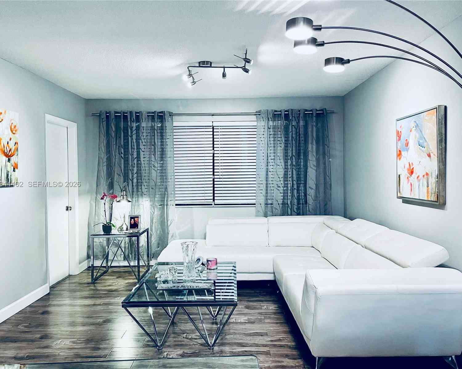 Condo For Sale - 2300 Park Lane #201<br/> Hollywood, FL 33021