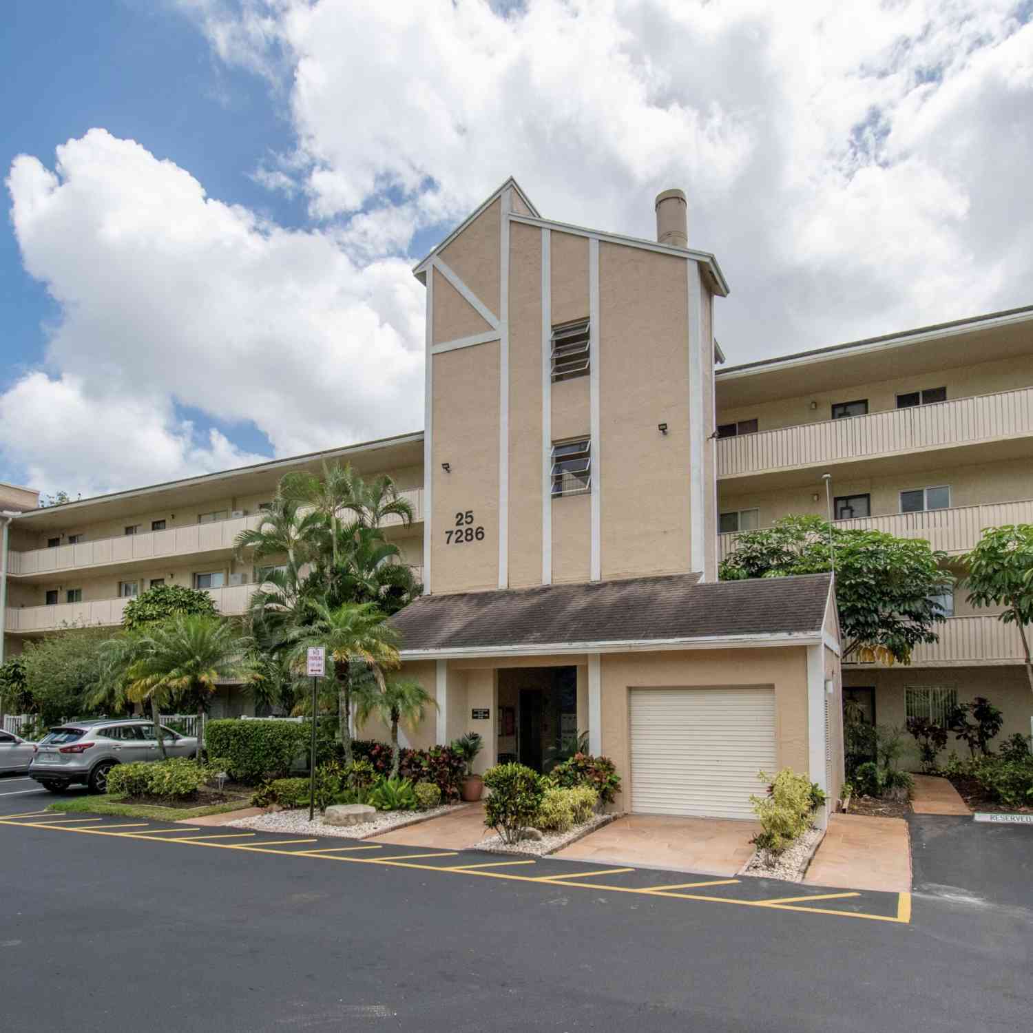 Condo For Sale - 7286 Huntington Lane #408<br/> Palm Beach County, Delray Beach, FL 33446