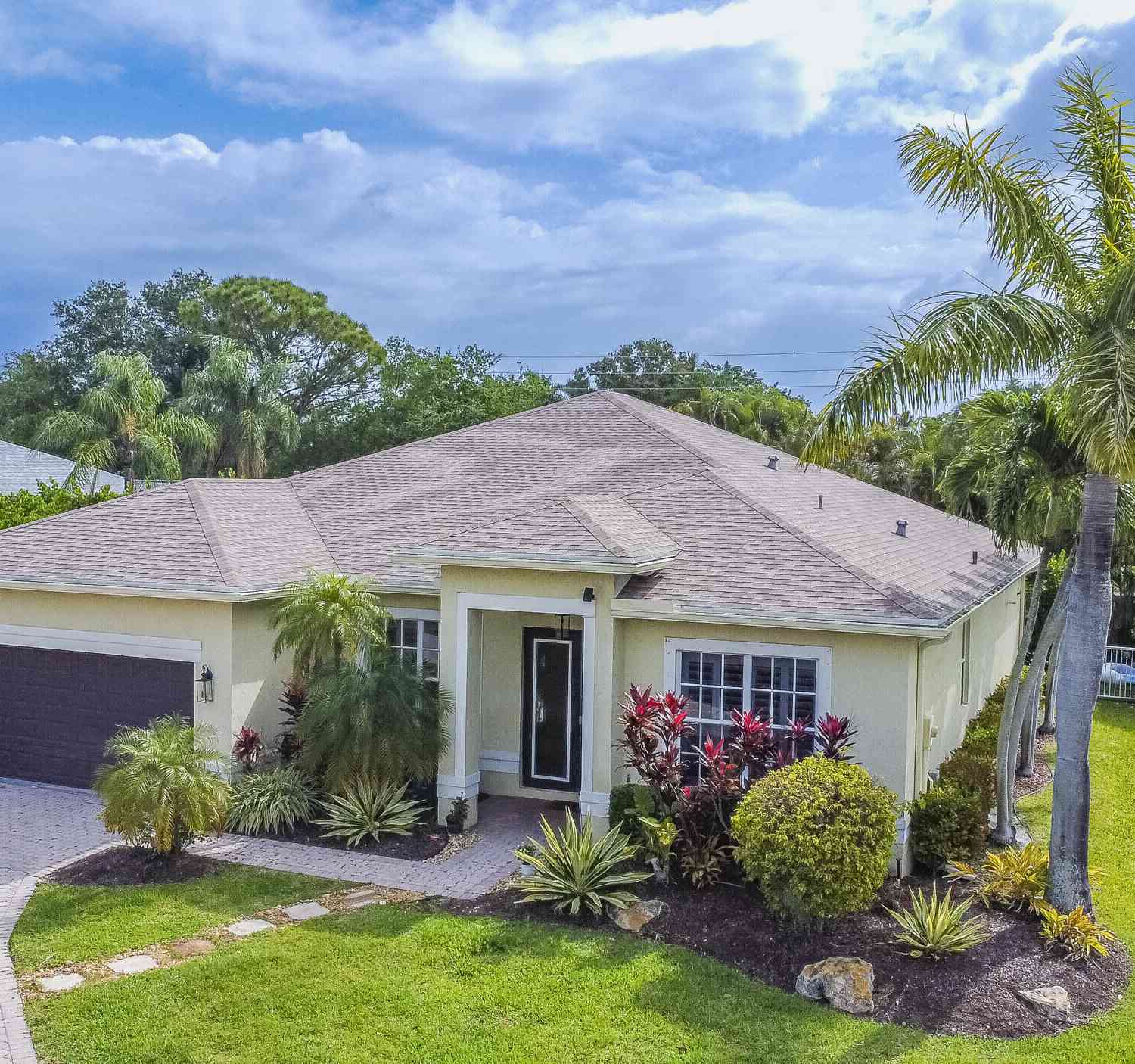Homes For Sale - 48 Lake Eden Drive<br/> Palm Beach County, Boynton Beach, FL 33435