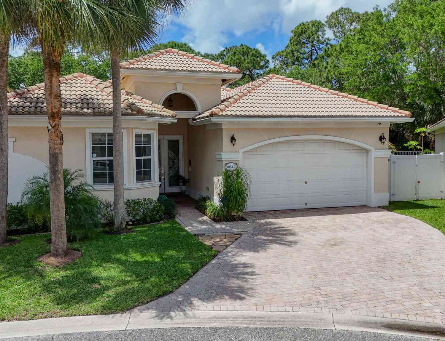 Homes For Sale - 8642 Plum Cay<br/> Palm Beach County, Royal Palm Beach, FL 33411