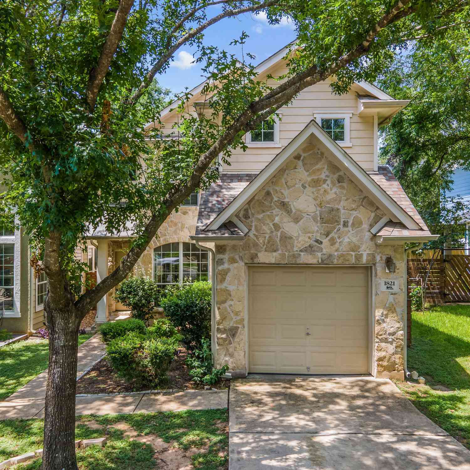 Homes For Rent - 1821 Village Oak Court<br/> Austin, TX 78704