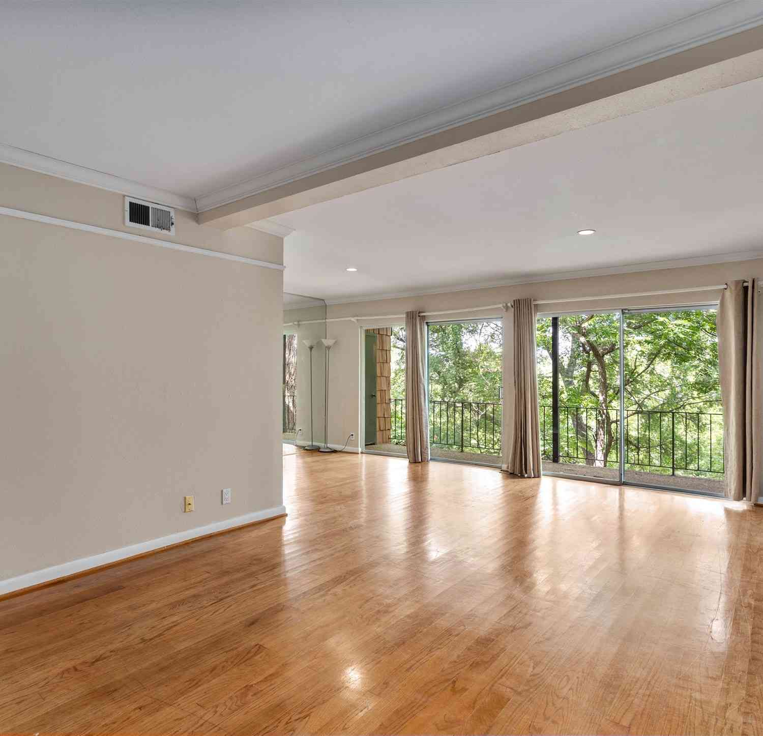 Condo For Rent - 2704 San Pedro Street #A10<br/> Austin, TX 78705