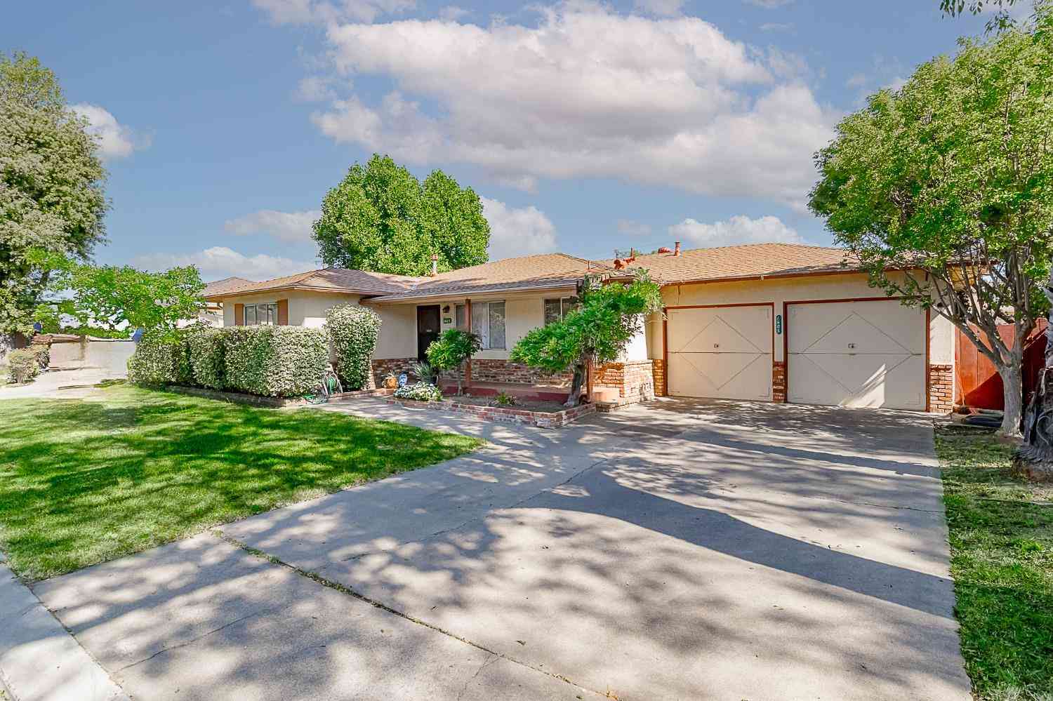 Homes For Sale - Oakwood Drive<br/> Stanislaus County, Modesto, CA 95350