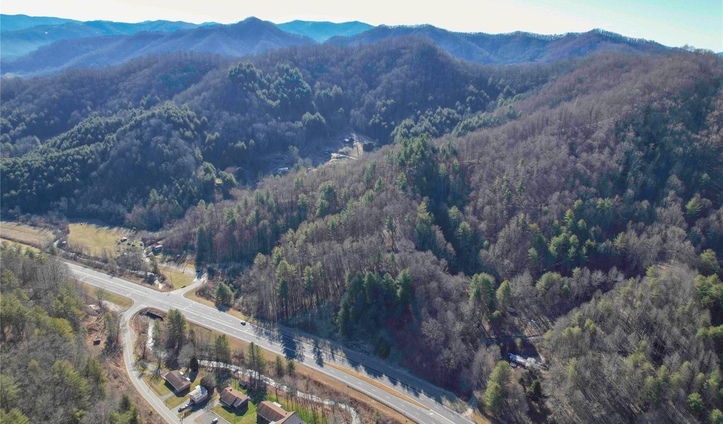 000 Evergreen Road, Burnsville, North Carolina image 4