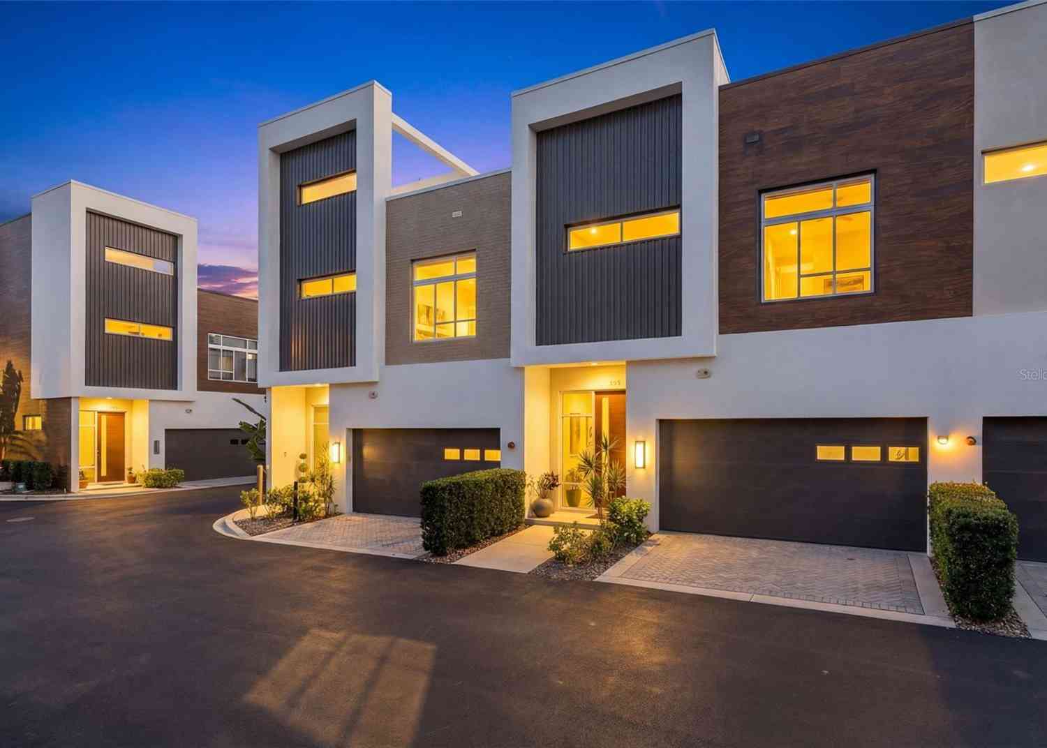 Townhouse For Sale - 234 Cosmopolitan Court<br/> Sarasota County, SARASOTA, FL 34236