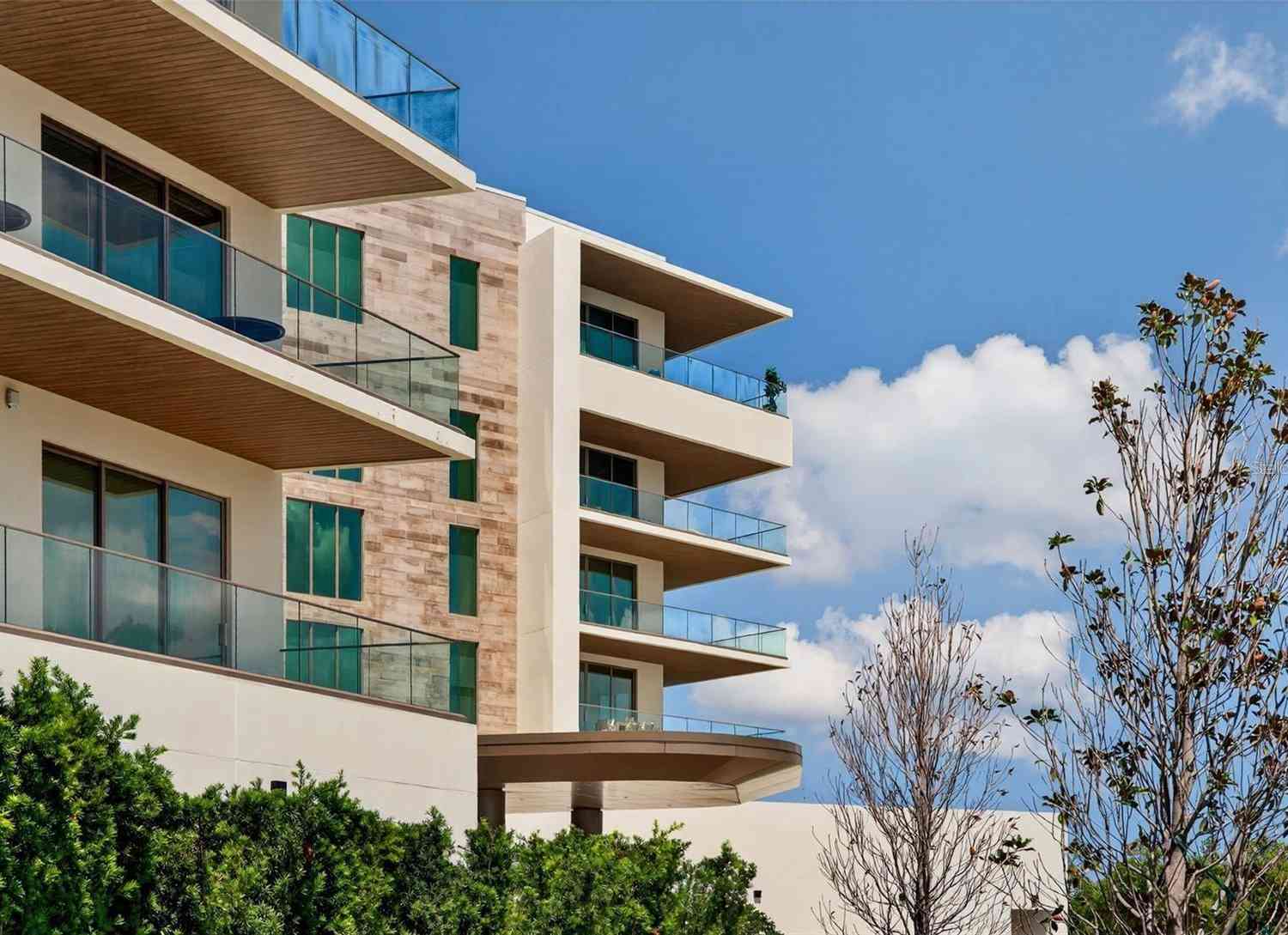 Condo For Sale - 1591 Gulf Of Mexico Drive #410<br/> Sarasota County, LONGBOAT KEY, FL 34228