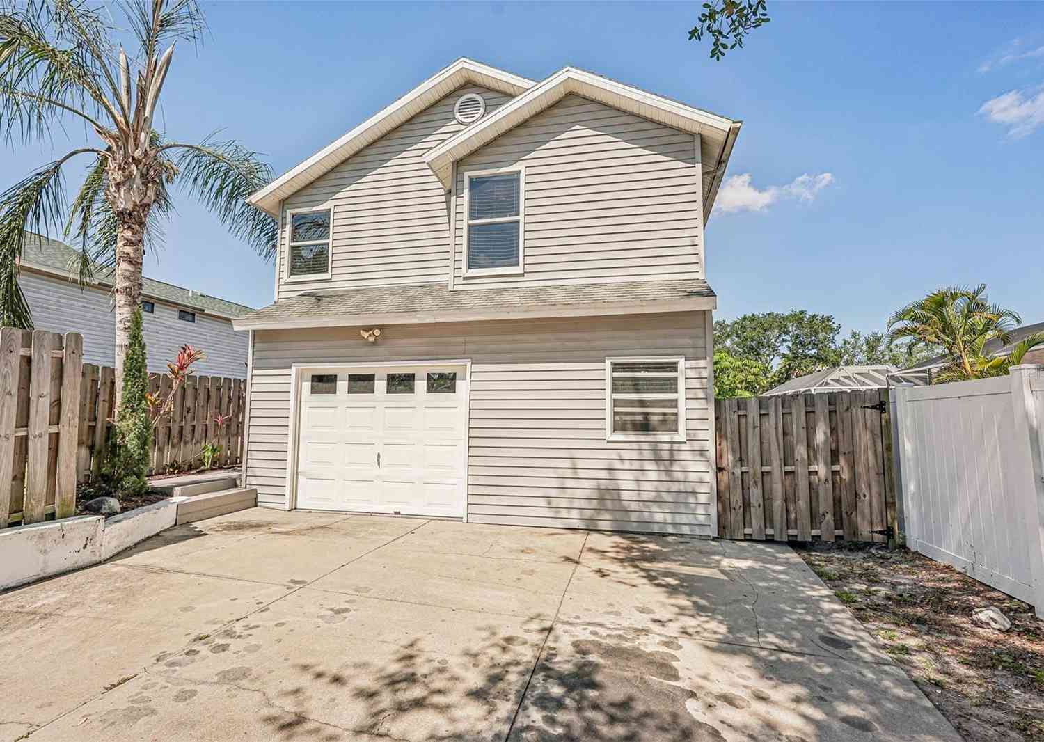 Homes For Sale - 5102 Moeller Avenue<br/> Sarasota County, SARASOTA, FL 34233
