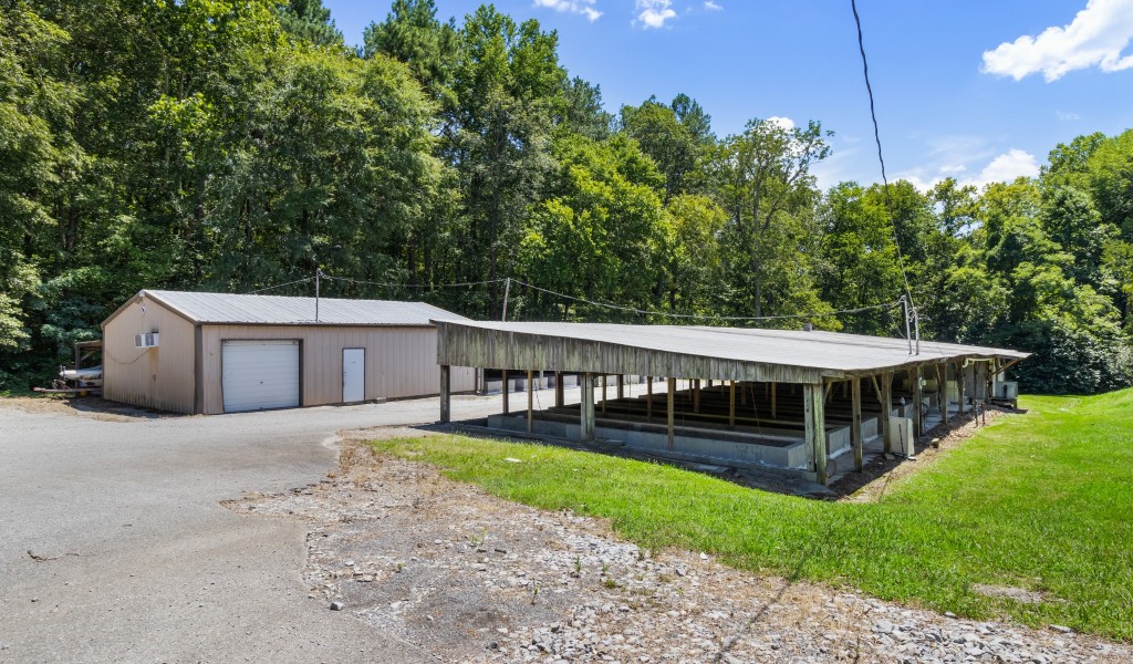 1889 Chester Harris Rd, Woodlawn, Tennessee image 8