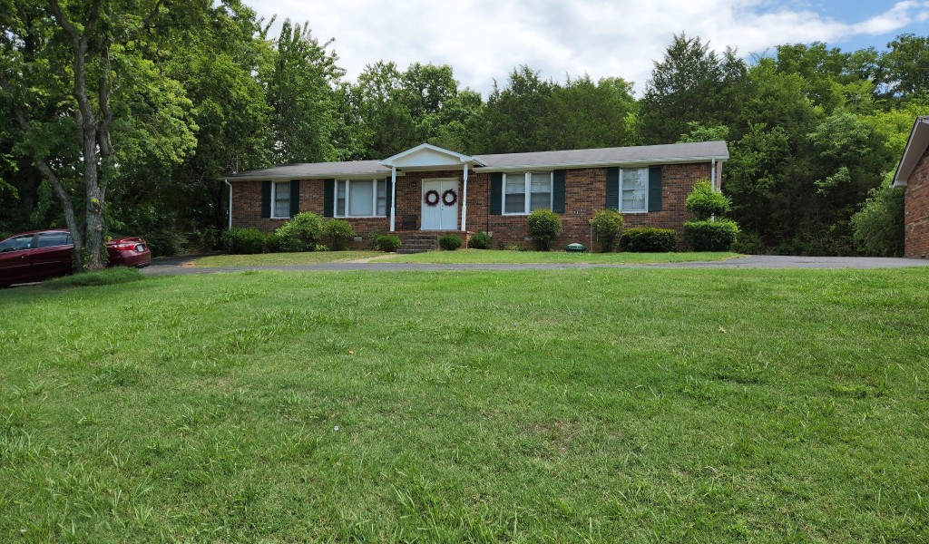 1008 Center Point Rd #A-B, Hendersonville, Tennessee image 1